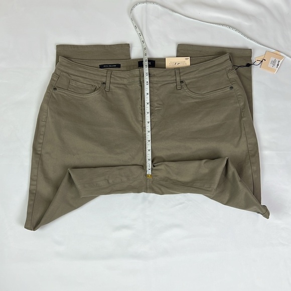 NYDJ New Women’s 18P Lift x Tuck Technology Emma Relaxed Slender Jean - Picture 8 of 9